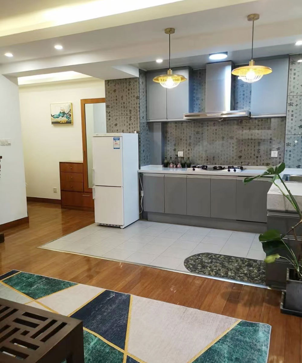 Small apartment right next to metro line 13, decoration in good condition