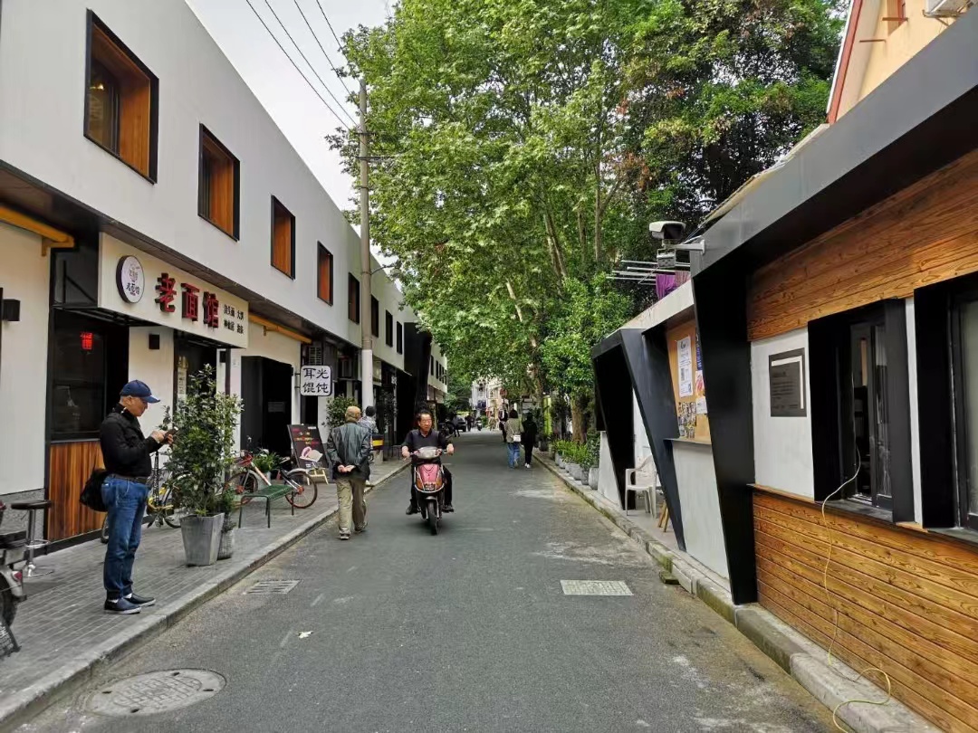 Lane house near Zhongshan Park, with garden and sunroom