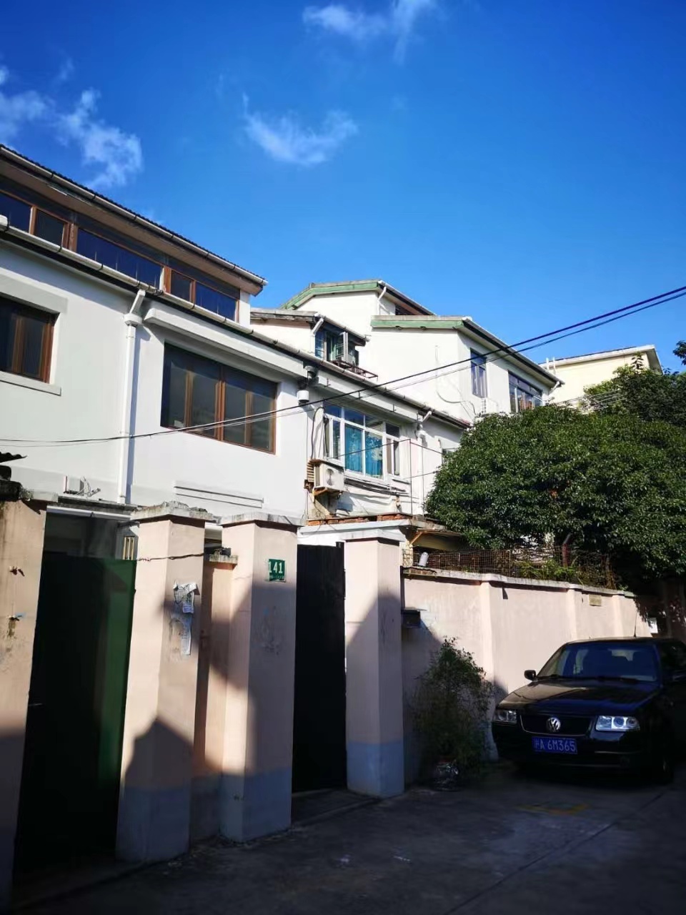 Lane house near Zhongshan Park, with garden and sunroom