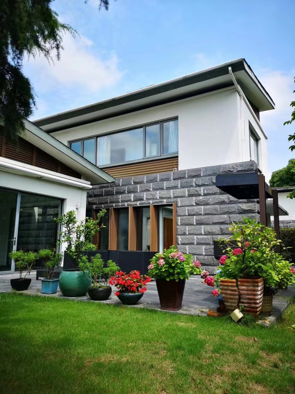 Single family villa next to German School for sale in Qingpu with huge garden