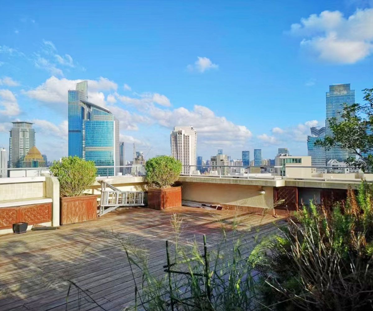 Penthouse in Jingan with unique roof terrace next to Nanjing West Road and Jing'an Temple