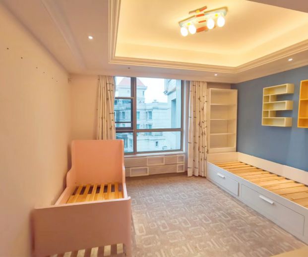 Duplex apartment next to Jet Li's houses in Shanghai with open view to century park